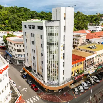 Stanton Gaya Hotel Отели рядом с достопримечательностью «Часовая Башня Аткинсон»