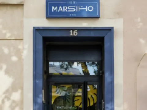 ベスト・ウェスタン・ホテル・マルセイユ・ブルス・ビュー・ポール ロンシャン宮殿周辺のホテル