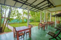 Yala River Face Inn - parking