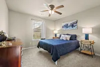 The Colorful Casa: Near AMP/Promenade/Bike Trails