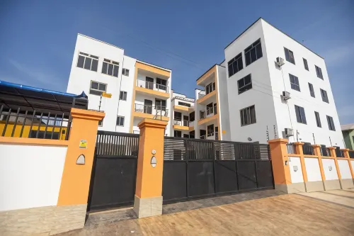 1 Bed Furnished Apt - Aircon Wifi Parking Hotels in Kwashieman