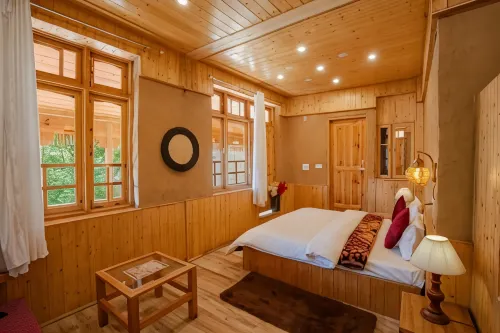 Tirthan Village Resort Hotel a Chippni