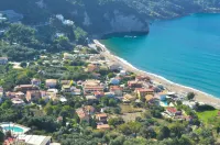 Holiday Apartments Yannis on Agios Gordios Beach in Corfu