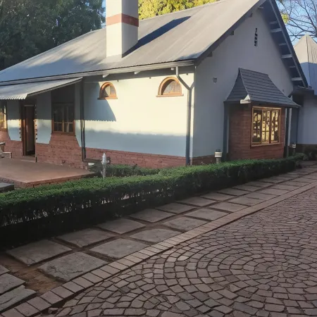 Brookyard Guest House Отели рядом с достопримечательностью «Аркадия»