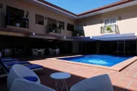 Sierra Hotel - Rooftop Pools