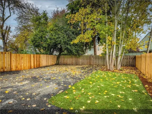 Cozy 2Br w/ Backyard Fun + Dog Friendly - Sleeps 6 Hotels in Vancouver