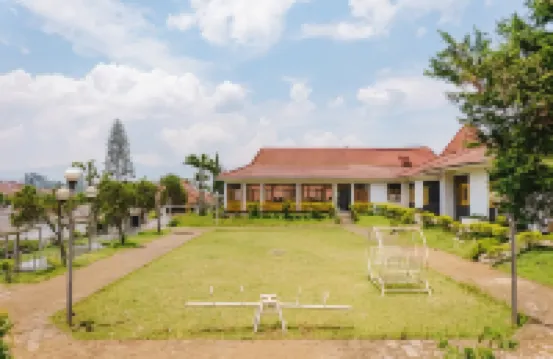 RedDoorz @ Hotel Damanaka Pangalengan