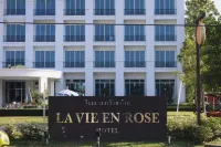 LA VIE EN ROSE HOTEL