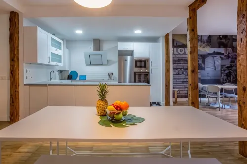 Slow Suites Luchana - พร้อมระเบียง