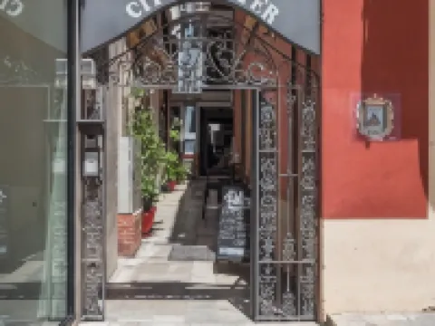 フィール ホステル シティ センター マラガのホテル