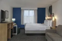 Spark by Hilton Denver International Airport Отели рядом с Аэропорт Денвер