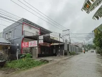 RedDoorz Syariah Near Sentani City Square Hotels in Sentani