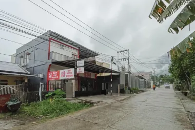 RedDoorz Syariah Near Sentani City Square Отели в г. 