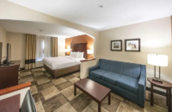 Comfort Inn & Suites Hotels in Hutchinson