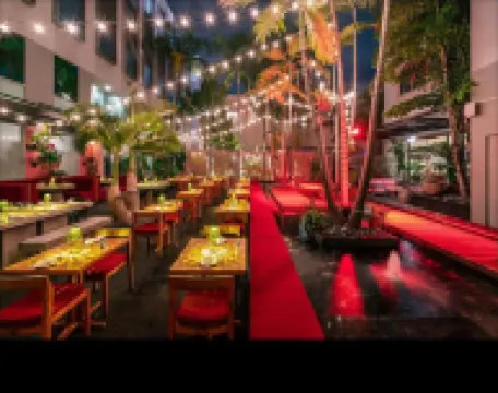 Rooftop Pool and City Views - Stunning South Beach Sanctuary