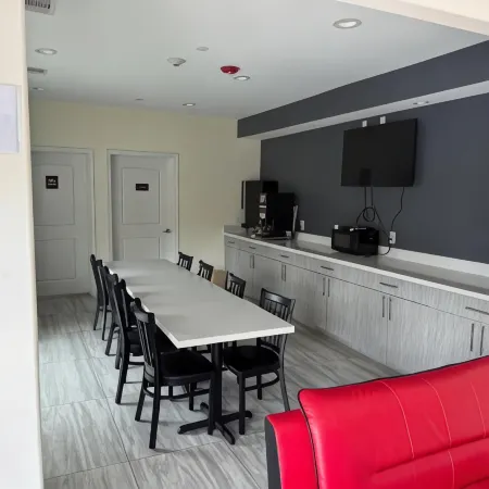 Regency Inn & Suites Humble FM1960 - IAH Airport