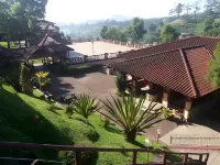 Puncak Inn Resort Hotel - Mountain view