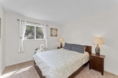 Beautiful views of Lake Chelan, scenic getaway close to downtown and Slidewaters