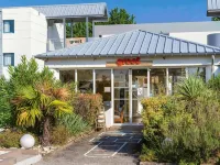 Greet Hotel Bordeaux Aéroport Hotels near DOLIST
