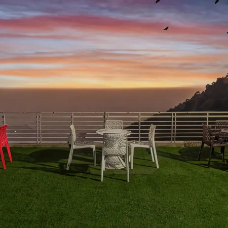 Vanasathli I Near Mall Road Kasauli I Open Garden & Rooftop