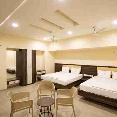 Ponnis Hotel Rooms