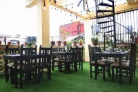 Redstone Regency Hotel