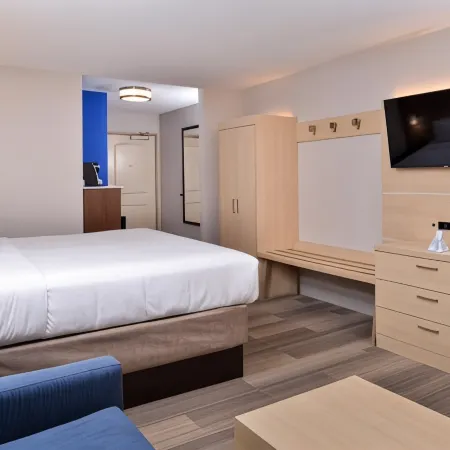 Holiday Inn Express & Suites CINCINNATI - MASON by IHG