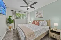 Cozy Coastal Hangout-Pool, Spa & Game Night Ready!