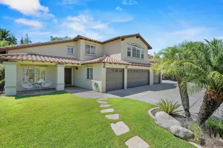 The Ultimate Escape – Pool, Slide, Gym + Games!