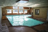 Mackinaw Beach and Bay Inn & Suites - Pools