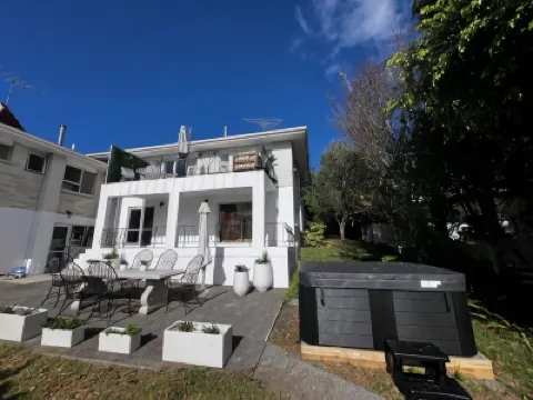 Waiake Beach Apartments Hotels near Orewa Beach