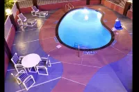 Texas Inn & Suites McAllen at la Plaza Mall and Airport - Kolam Renang