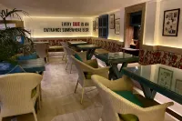 Status Business Hotel - Naveen Market