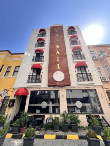 ザ ベイル ホテル イェニカプ駅周辺のホテル