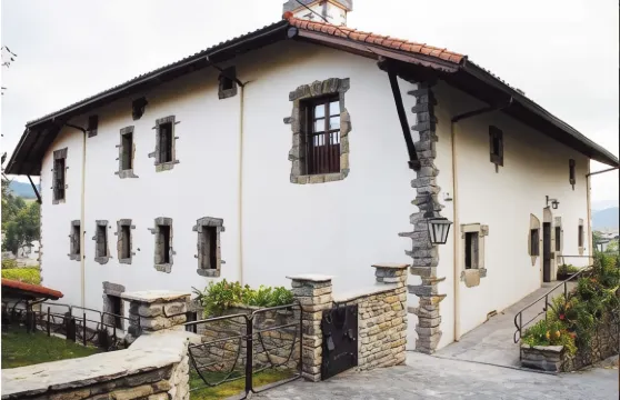 魯拉爾林孔艾亞拉公寓