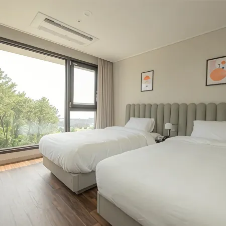 Hotel Seogwipean Отели рядом с достопримечательностью «Храм Хелимса»