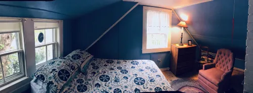 Charming 18th century cottage with its own beachfront on Scargo Lake near bay