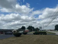 Hillcrest Motel by OYO Aurora in Near Lawrenceburg