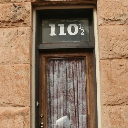Apt. G above G Gallery & Glass Studio in a beautiful 1890 historic building