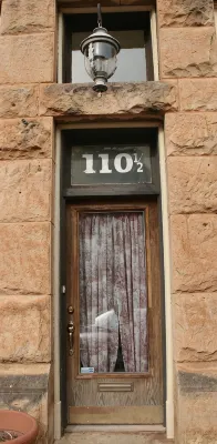 Apt. G above G Gallery & Glass Studio in a beautiful 1890 historic building - Wi-Fi