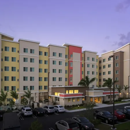Residence Inn Miami Airport West/Doral Отели рядом с достопримечательностью «Трамп Нешнел Дорал Майами»