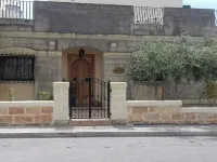 Merzuq House - Deluxe Double Room with Shower Hotels in Birzebbuga