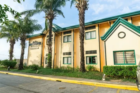 Microtel by Wyndham Cabanatuan Отели рядом с достопримечательностью «Asian Pacific Group of Companies - Nueva Ecija Branch»