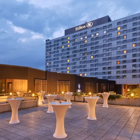 Hilton Dusseldorf Отели рядом с достопримечательностью «Лёрик»