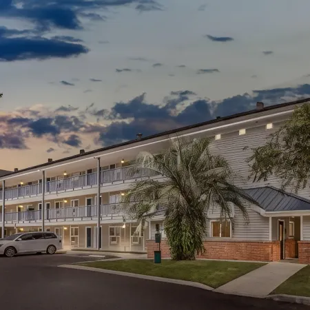Suburban Studios Lakeland North I-4