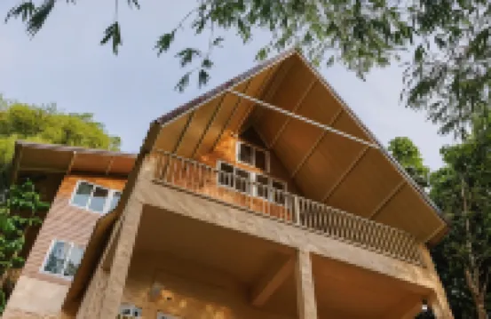 รีสอร์ทบ้านดิน เชี่ยวหลาน โรงแรมใกล้เขื่อนเชี่ยวหลาน