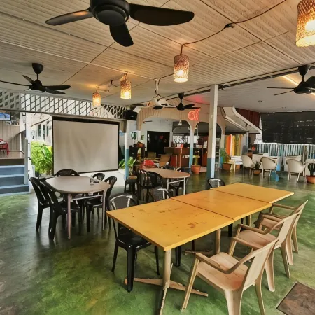 Ai Beach Resort Отели рядом с достопримечательностью «Foo Lin Kong Temple»