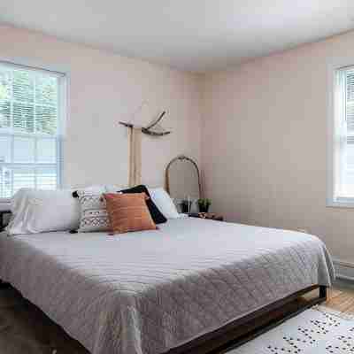 NEW Cozy Bungalow 3 bed/2 bath w/King & pet friendly - Coliseum•GAC•UNCG<5 min Rooms