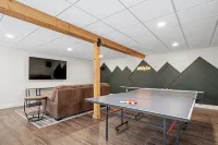 White Cap Cabin, Dog Friendly Chalet Including a Game Room, Hot Tub, Fireplace