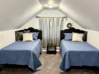 Fisherman’s Paradise at The Lake. Charming 2 bedroom house by the lake in Warsaw Hotels in Benton County